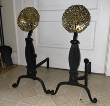 VIRGINIA METALCRAFTERS OLD ENGLISH MEDALLION FIREPLACE ANDIRONS (2) WILLIAMSBURG