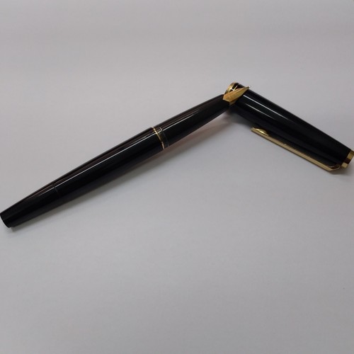 MONTBLANC 221 VTG 1977 Fountain Pen Black Cartridge Filler OB 585 14K Gold Nib