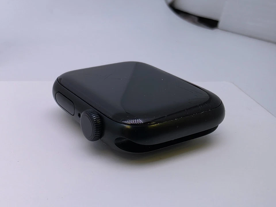 Apple Watch SE (3rd generation), photo 3 of 5