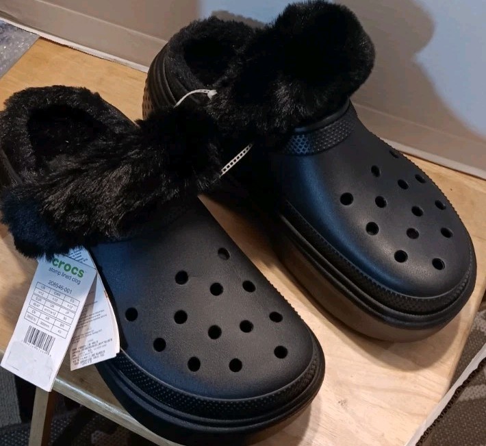 Crocs STOMP Lined Clog Black Fur 208546-001 M12 New image 6