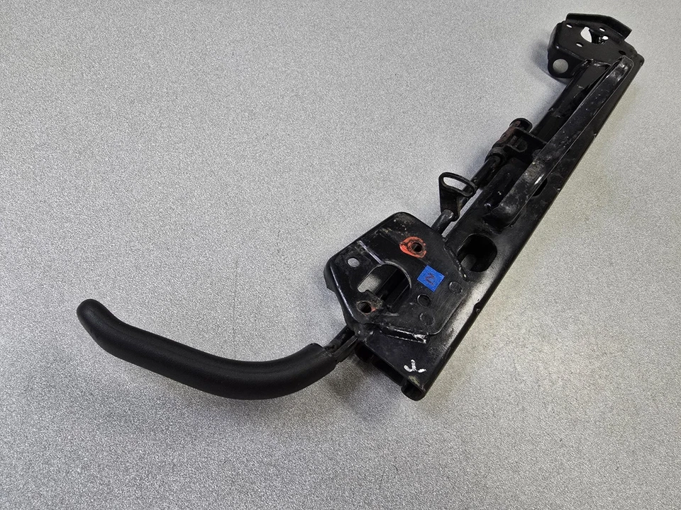 VERY NICE ORIGINAL PORSCHE 911 928 930 968 DRIVERS SEAT OUTER LOCKING RAIL #2 - Imagem 2 de 4