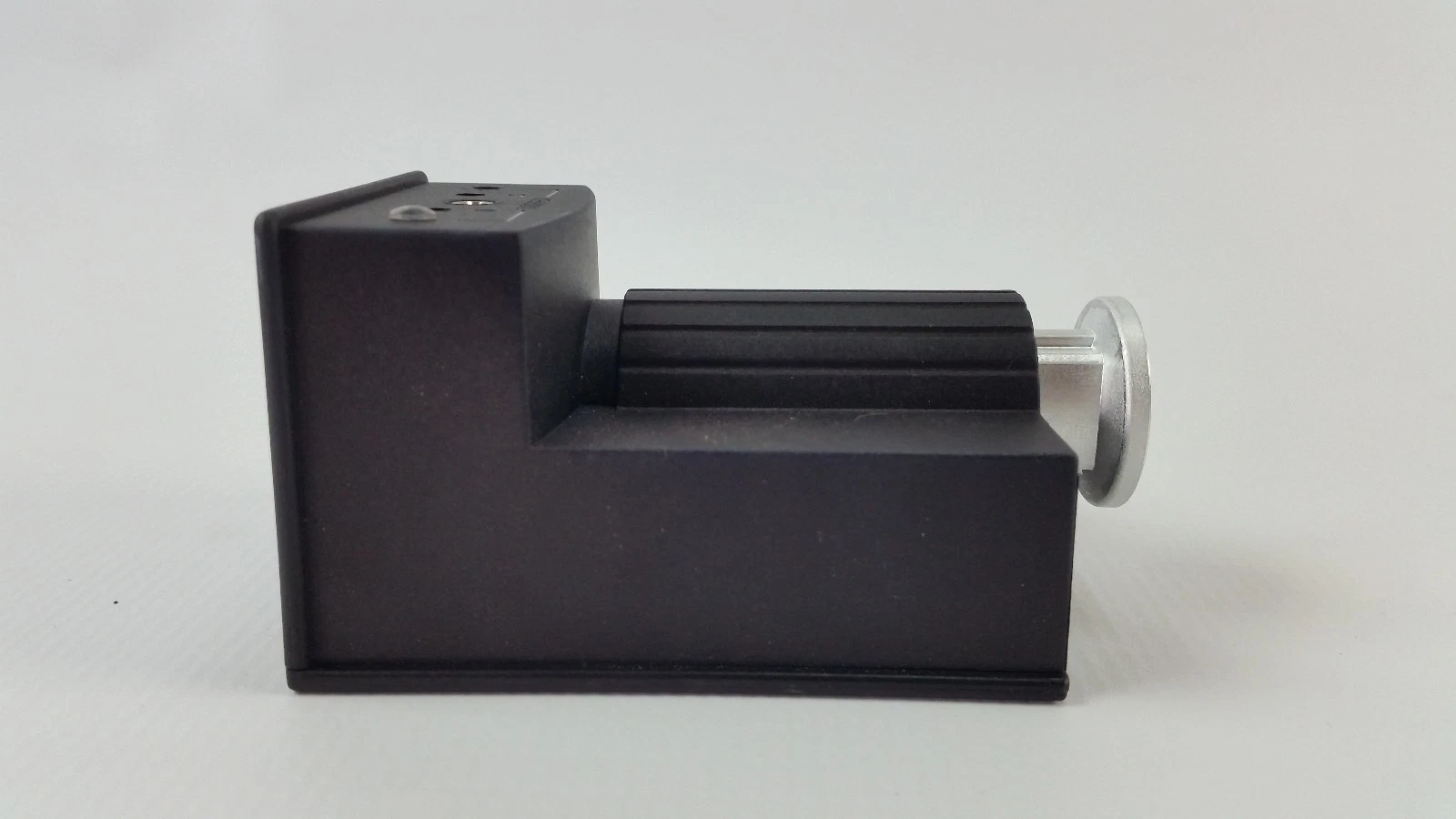 Side view of the Leybold THERMOVAC TTR 211 S transmitter