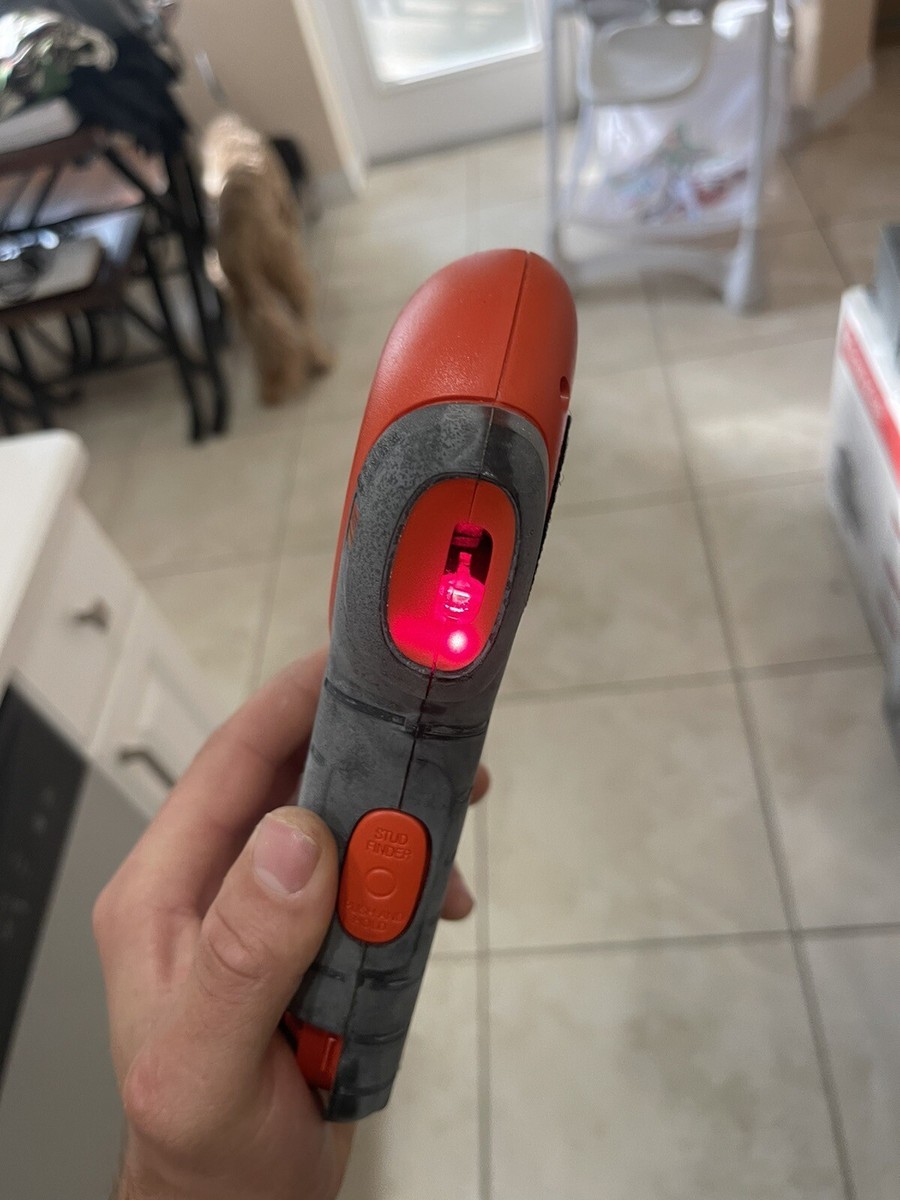 BLACK & DECKER BULLSEYE LASER LEVEL & STUD FINDER BDL 100S W