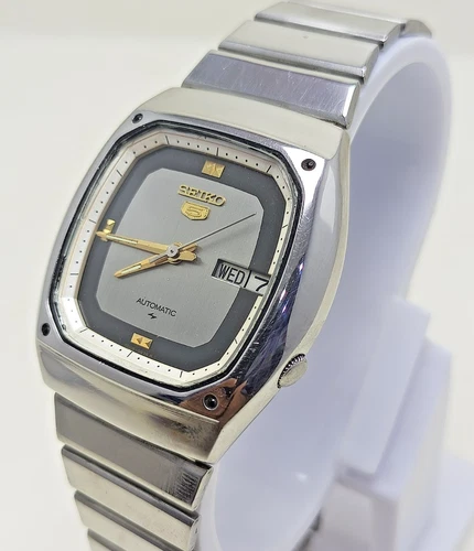 Rare Vintage Seiko 5 Automatic Grey Helmet Dial 17 Jewels Day/Date Men's Watch