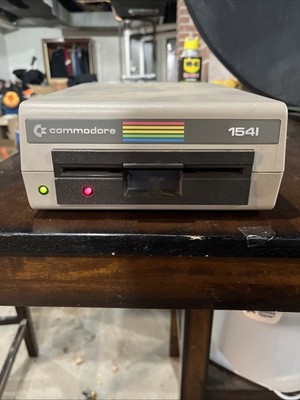 Commodore 1541 Single Drive Floppy Disk Vintage Powers On  Cord Not Included