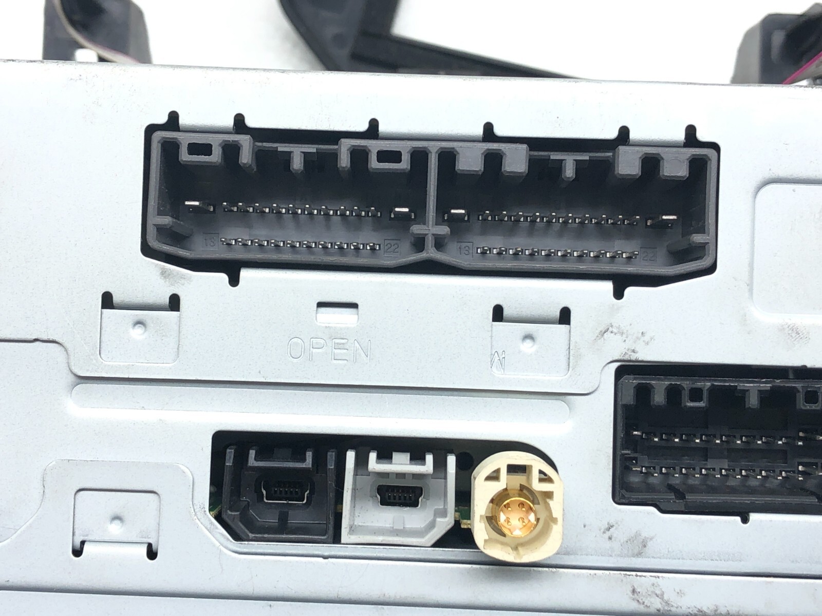 2014-2019 MASERATI GHIBLI CD CHANGER PLAYER RADIO AC HEATER CLIMATE CONTROL OEM.
