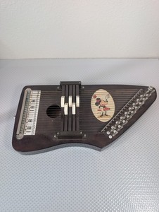 Vintage Disney Minnie Mouse MiniHarp ChromAharp 5 Chord Autoharp w Box Japan