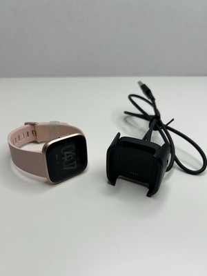 Fitbit Versa Activity Tracker Black Smart Watch FB507 Tested With Charger 