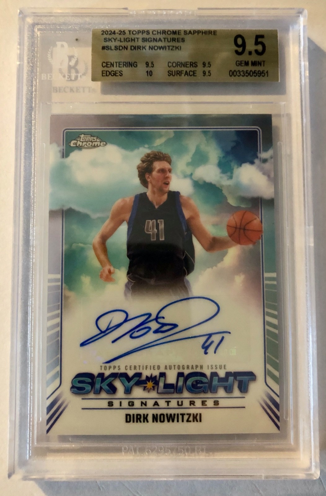 Dirk Nowitzki H of F 2024-25 Topps Chrome Sapphire Sky-Light Signatures BGS 9.5