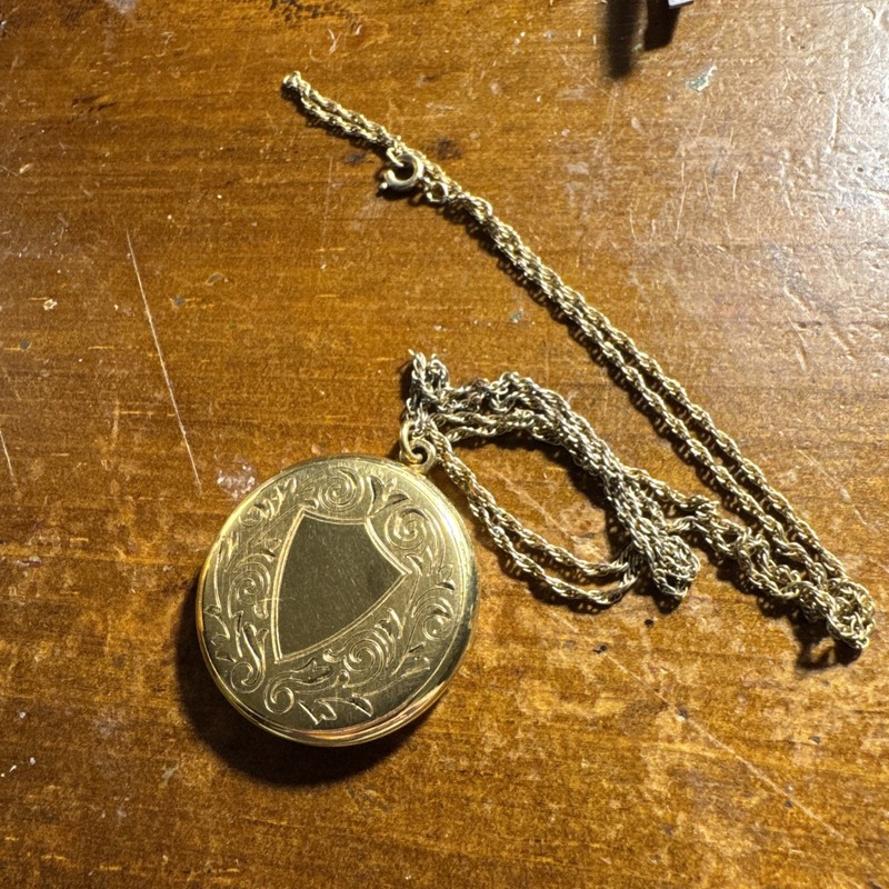 Vintage Gold Filled Large Fancy Picture Locket Pendant  Estate Nice Close Tight