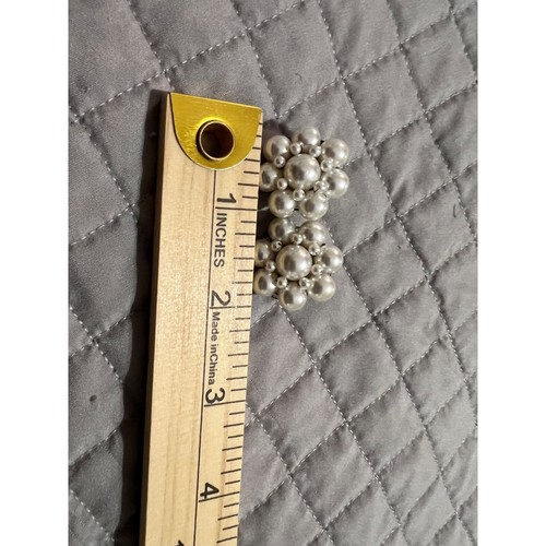 Pendientes de clip vintage con racimo de perlas de imitación - Imagen 3 de 5