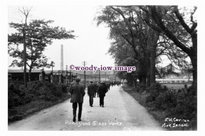 pu2236 - Yorks - Kirk Sandal, Workers at Pilkington Glass Works- print 6x4