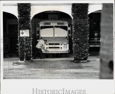 #ad #ad 1973 Press Photo Worker cleaning the Palm Beach Mobile surgical unit $24.99