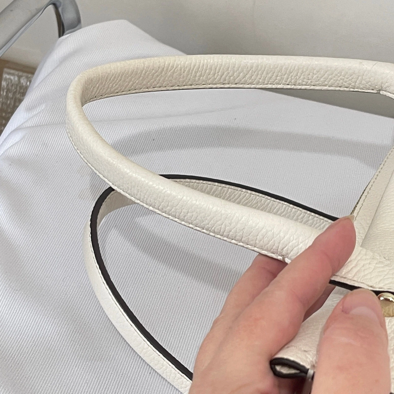 Borsa a mano Kate Spade Maryam Palmer Drive in pelle color crema e ciottoli