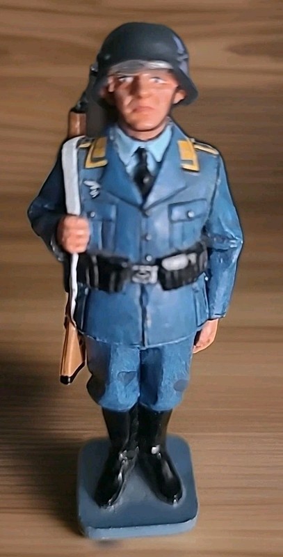 King And Country WWII Infinity Marching Soldier