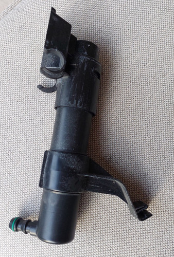 Scheinwerferreinigung Waschwasserkörper, ohne Düse Für VW GOLF PLUS Hella