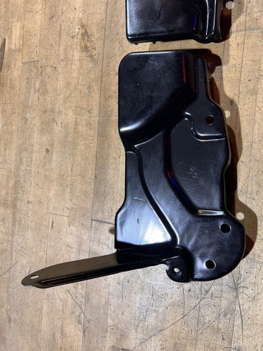 1973 1974 1975 CHEVY MONTE CARLO GRILLE MOUNT BRACKET Pair - Foto 2 di 5
