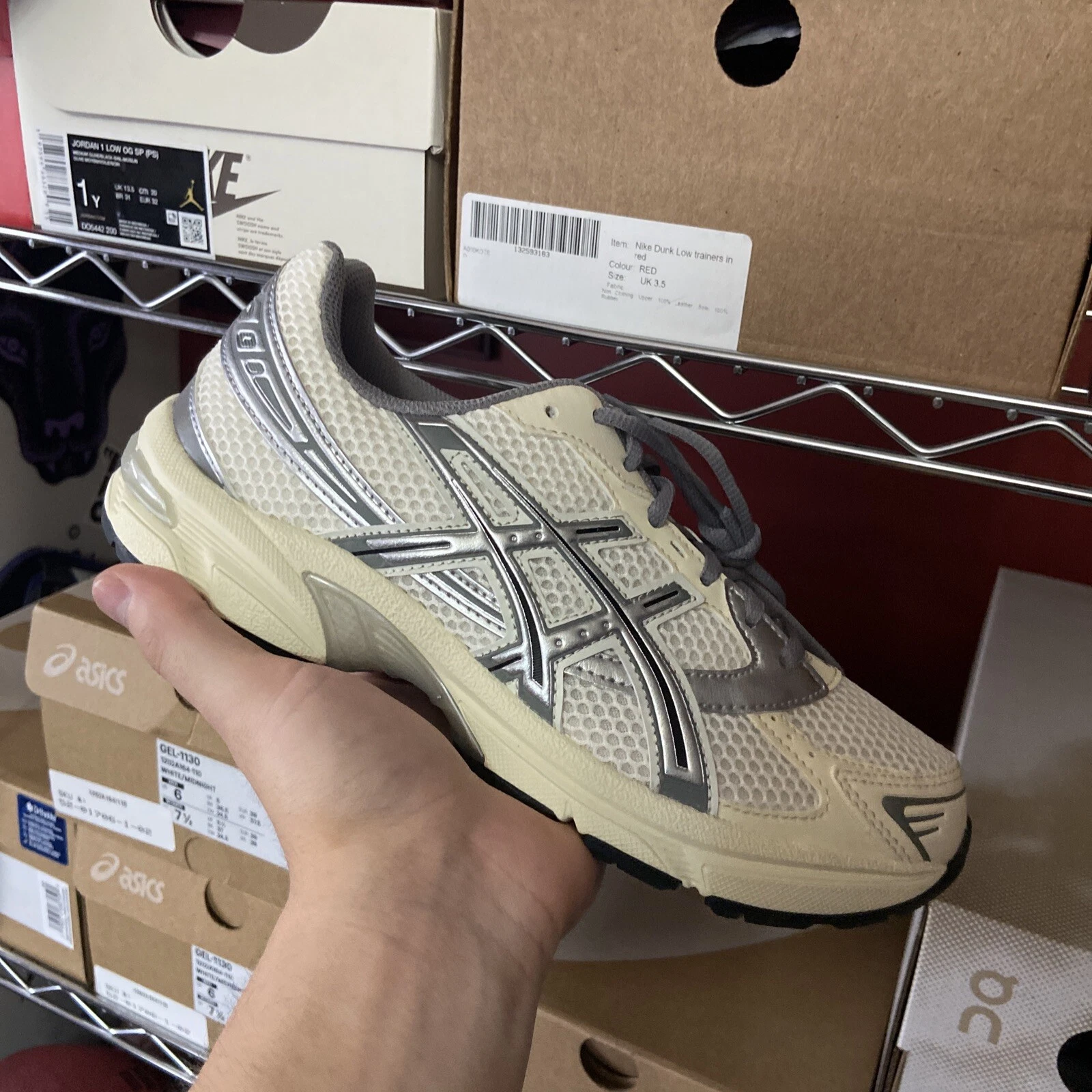 NUOVISSIMO ASICS Gel 1130 grigio crema argilla taglia 8 donna SCATOLA DANNEGGIATA + ETICHETTA MANCANTE