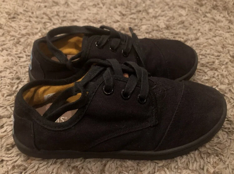 Boys black canvas shoes top