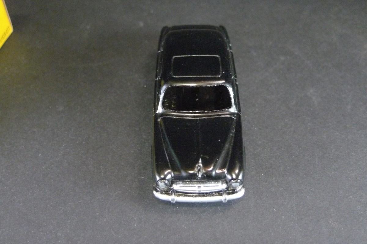 Dinky Toys France - Peugeot 403 Noire Référence 24B Avec Boîte - Occasion