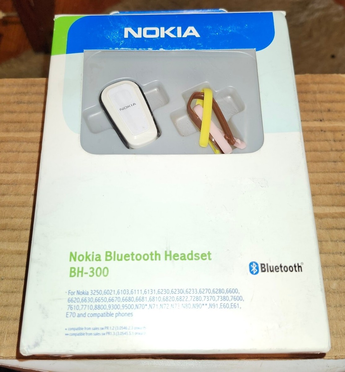 Nokia BH-300 Bluetooth Headset W/Changeable Color Loops