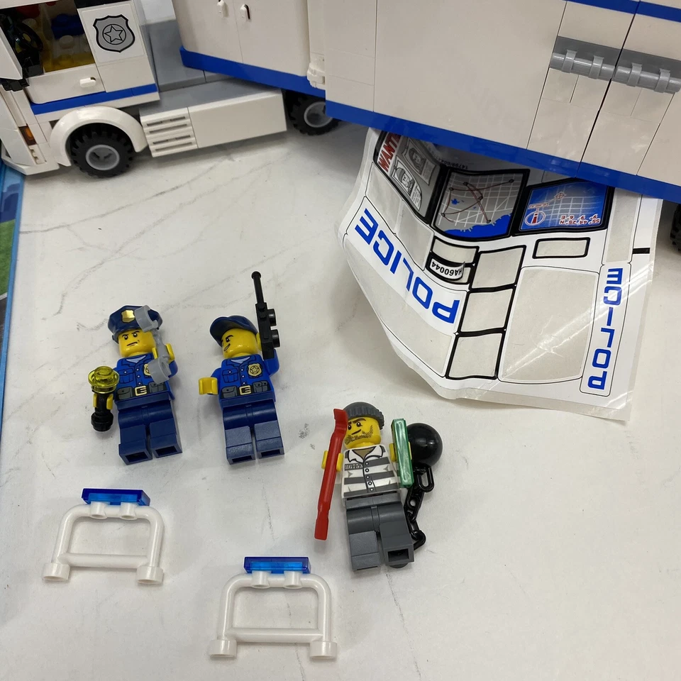 LEGO City Mobile Police Unit Set: 60044 100% complete with instructions and box - Image 2 of 4
