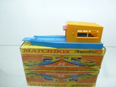 MATCHBOX SF-19 DOUBLE ACTION OPENING GARAGE - BLUE for 3inch - GOOD IN BOX