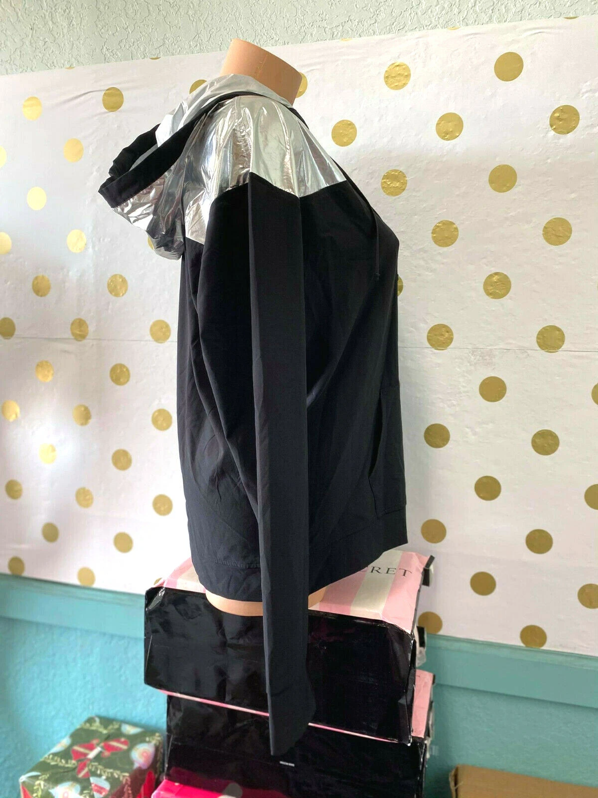 UNDERCOVER Giacca a vento Victoria's Secret pullover felpa con cappuccio nero argento nuova con etichetta