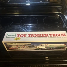 Vintage Collectible 1990 Hess Oil Semi New In Box Light And Sound Function