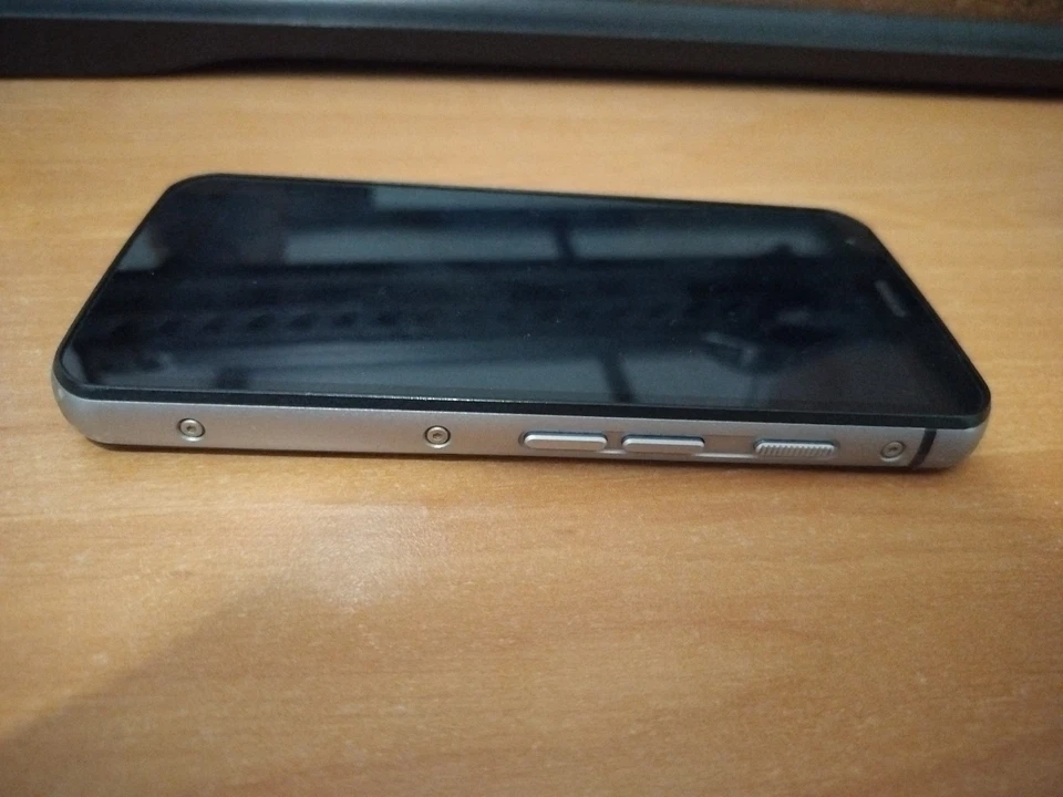 Cellulare Caterpillar - Immagine 2 di 4