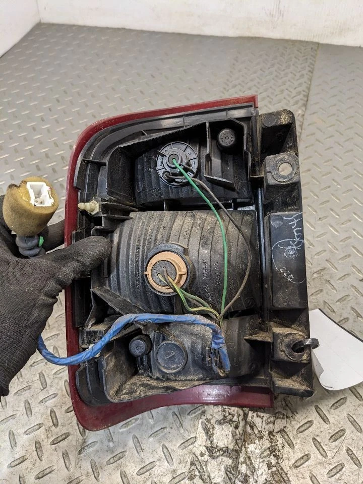 Luz trasera derecha pasajero compatible con 01-03 Infiniti QX4 1164054 Foto 3 de 4