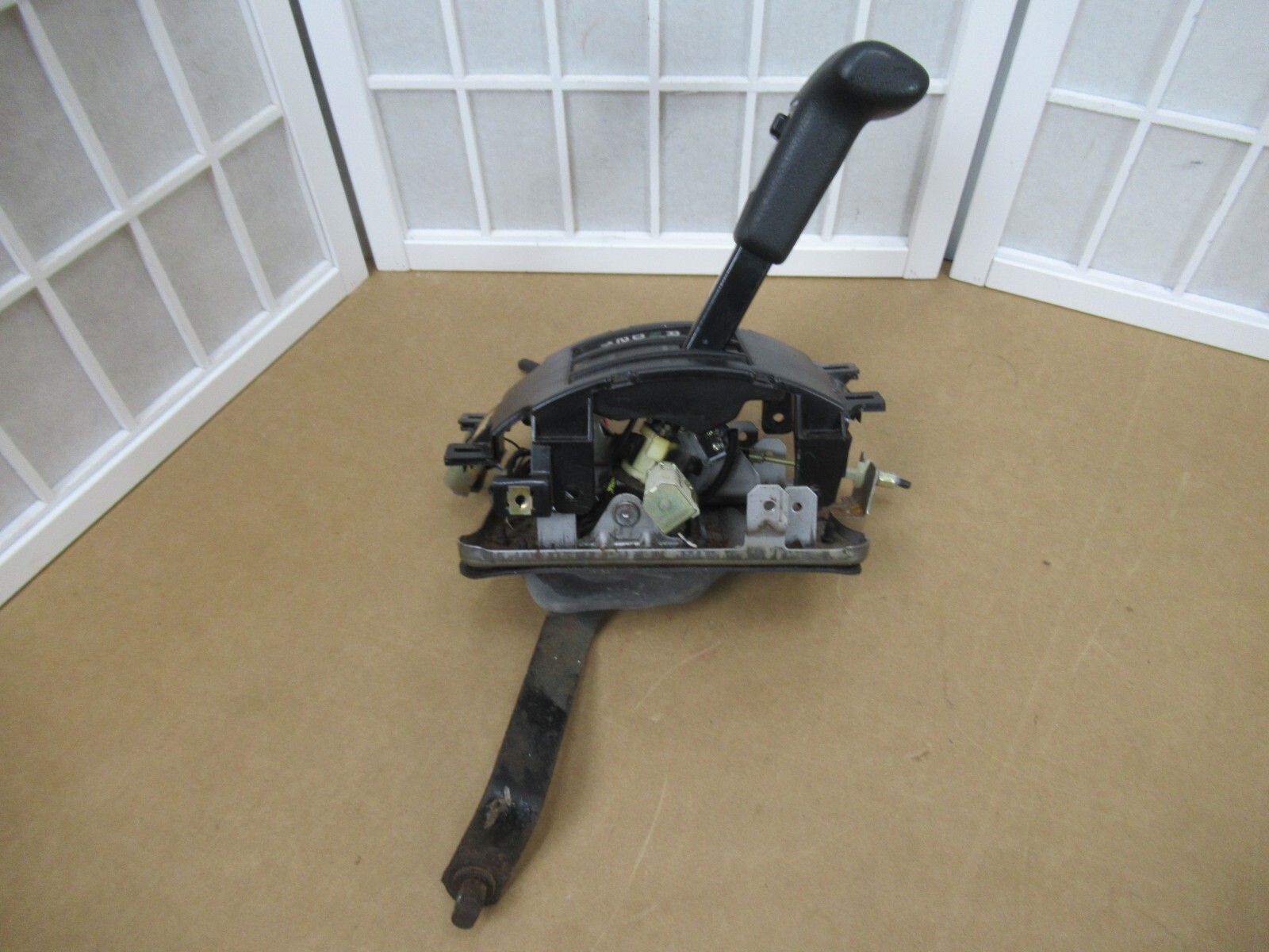 8697 Nissan D21 Pickup Truck Center Console Shifter Armrest Cup Drink