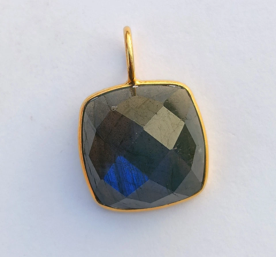 Colgante de labradorita corte facetado fuego azul natural, colgante de oro amarillo macizo de 18 quilates Foto 4 de 4