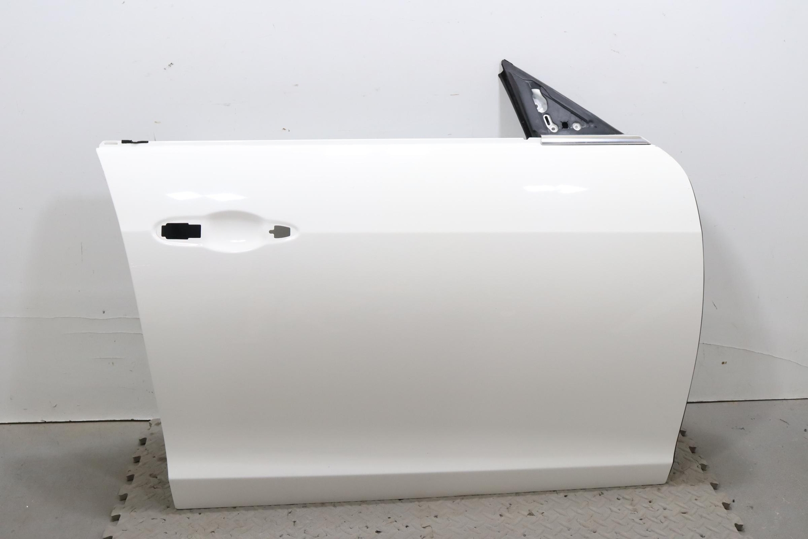 2014 - 2024 MASERATI QUATTROPORTE FRONT RIGHT SIDE DOOR SHELL OEM WHITE_BIA