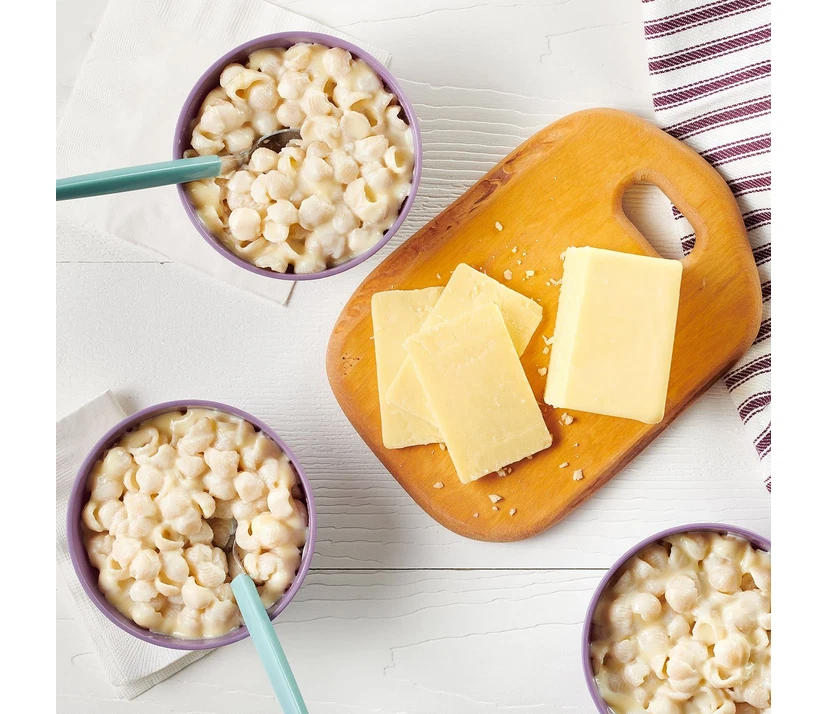 Annie's Shells and White Cheddar Mac and Cheese 6 oz., 12 paquetes Foto 4 de 4