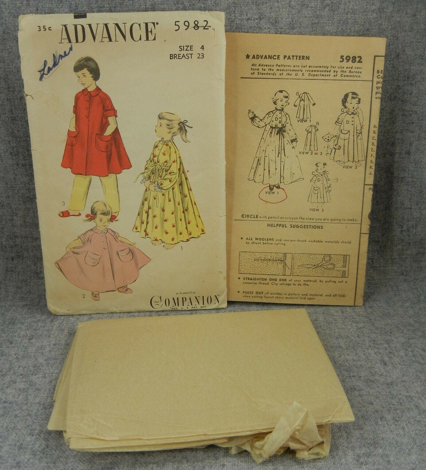 Advance 5982 Girls Toddler Peignoir Robe sleeves pockets size 4 Factory Cut