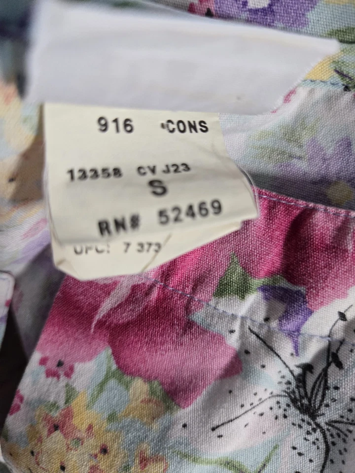 Simply Basic SCRUB JACKET size S-Pastel Roses/Floral Snap-Up-Chest 21.5"/L 26.5" - Image 4 of 4