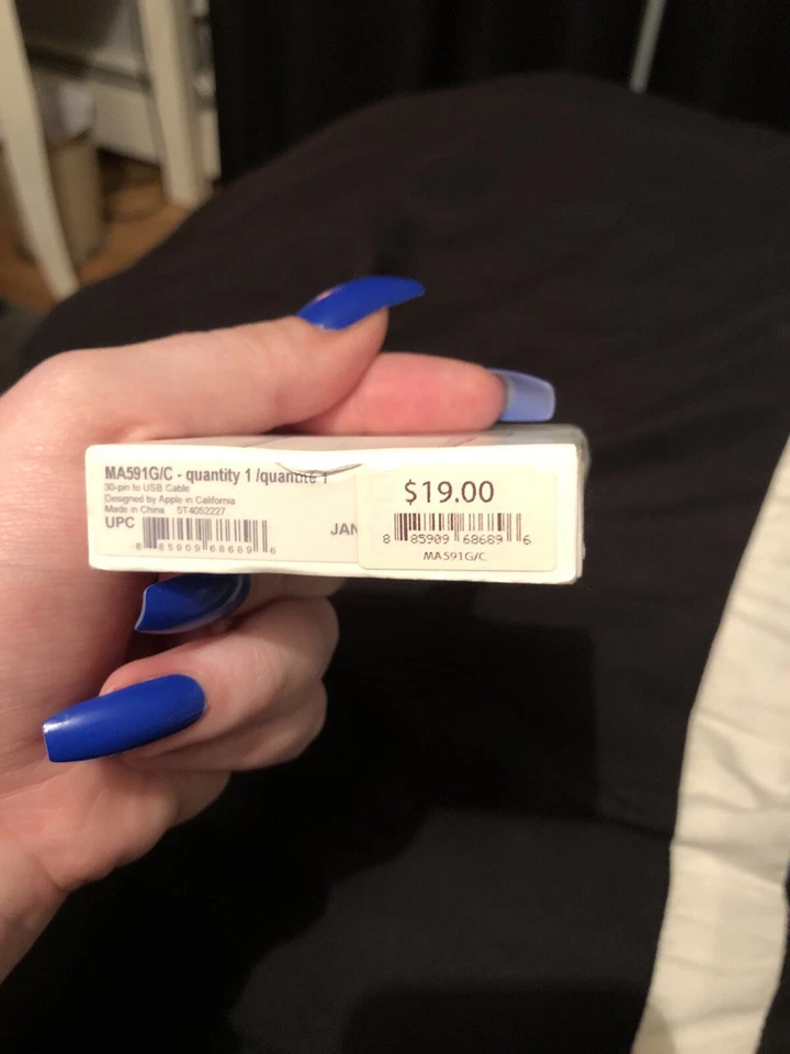 Apple 30 Pin to USB Cable(1m/3ft)for iPhone 3 4 4siPad 1st-MA591G/C-NEW! VINTAGE - Image 3 of 3