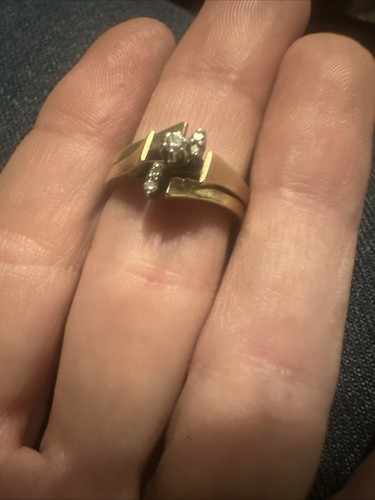 Solid 10k Gold Ring W/diamonds Size 5/6 (4.05 Grams) - Picture 8 of 8