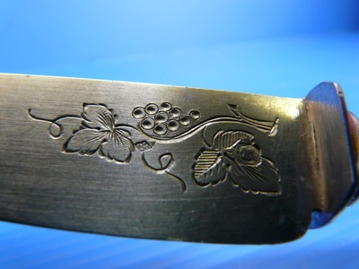 12 couteaux à fruits. - Couverts en argent et m