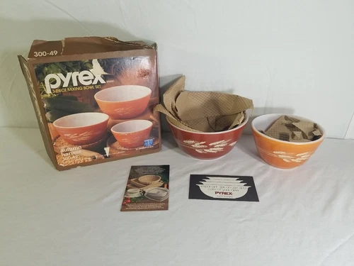 Pyrex Autumn Harvest 2 of 3-Piece Mixing Bowl Set 300-49 In Original Box Vintage