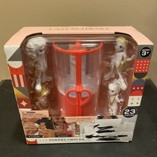 STREET CHIC FASHIONISTAS fashion art FAO Schwarz wash  color design dolls NWT