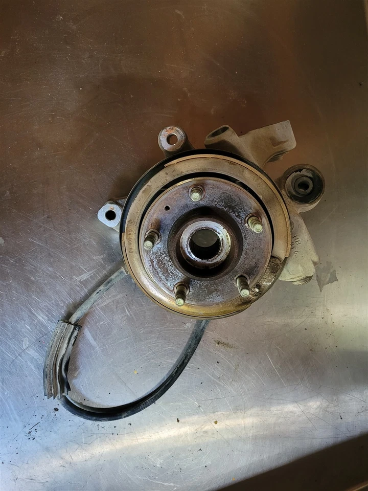 2003-2007 Cadillac CTS Spindle Knuckle Hub Rear Right Passenger 88952000 oem — 第 2/4 张图片