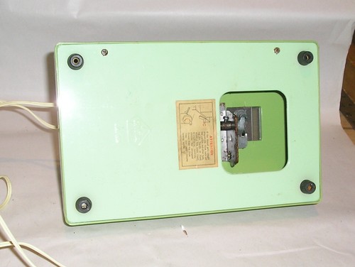 Vintage Crystal Toy Sewing Machine - Japan - Runs - 110V or 2 "D" Batteries - Picture 7 of 10