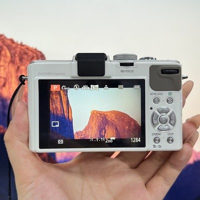 Panasonic LUMIX DMC-LX7 10.1MP 3.8x Optical Zoom White Digital