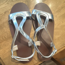 Women s Silver Metallic Strappy Ankle Strap Sandals EU 38 Buckle Closure