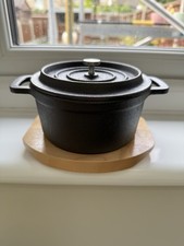 6 Inch Cast iron Casserole dish With Lid And Wooden Stand