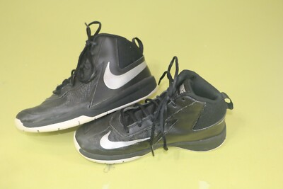 Nike Team Hustle 5.5Y Youth Sz Basketball Boots Shoes High Tops 747998-001