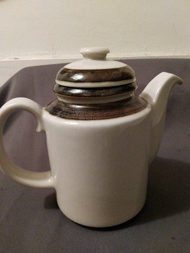Arabia Finland Teapot with Lid Brown Bands 7 1/2" tall - Picture 4 of 10