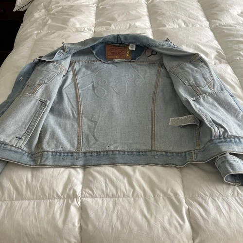 Levi's x Pokemon 25th Anniversary Pikachu Trucker Jacket Men’s Size Small image 12